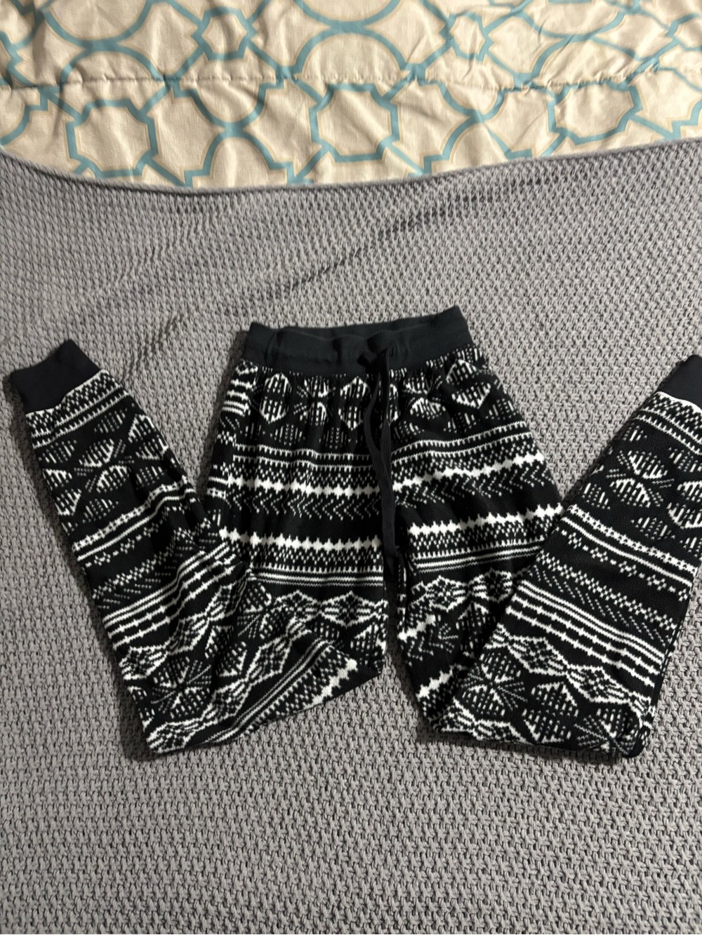 Women’s  Black & White Fair Isle Jogger Pants